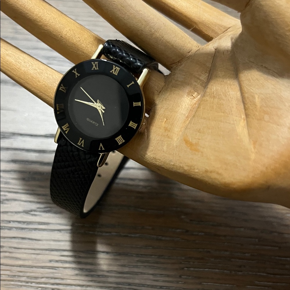 Accutime Elegant Black Faux‎ Leather Vintage Watch